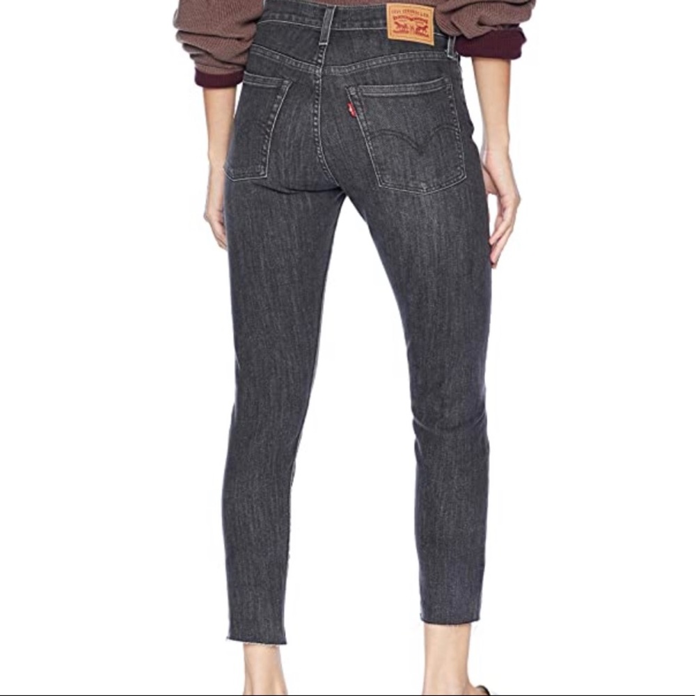 NWT Levi's wedgie skinny jean ravens wing fray hem - Picture 15 of 16